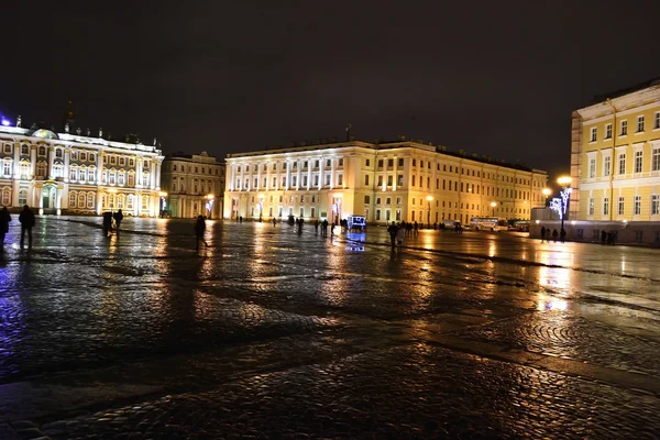 Palácové náměstí v Petrohradě v noci — Stock fotografie