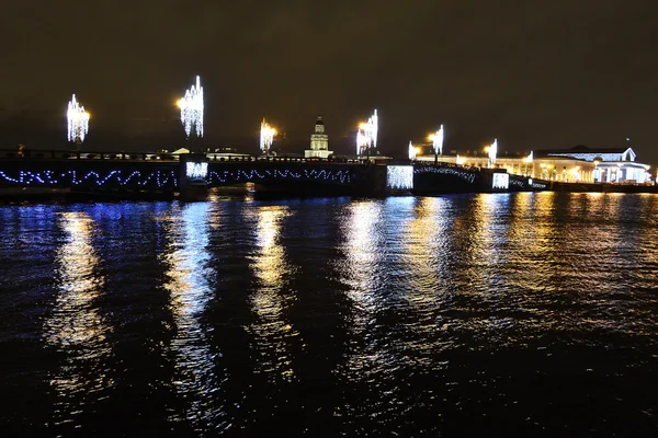 St.petersburg에 밤에 궁전 다리 — 스톡 사진