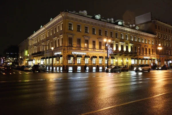 サンクトペテルブルクのネフスキー大通りの夜 — ストック写真