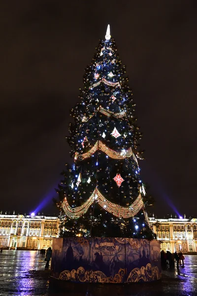 Christmas tree on the Palace Square at night — Stock Photo, Image