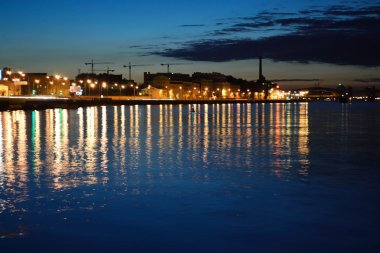 neva Nehri, gece manzarası