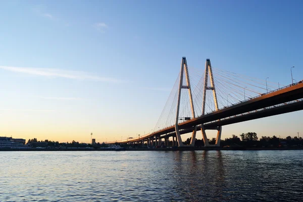 Καλώδιο-μένοντη γέφυρα πριν από το ηλιοβασίλεμα — Φωτογραφία Αρχείου