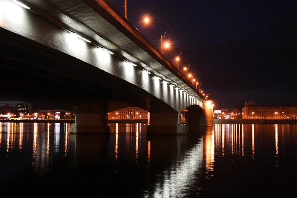 亚历山大 · 涅夫斯基大桥夜景 — 图库照片
