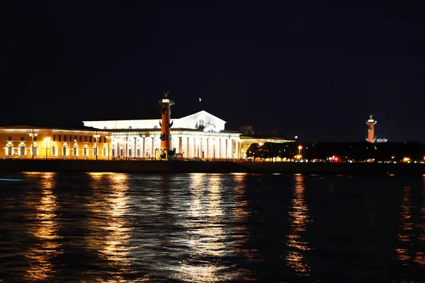 St. petersburg, vasilievsky insel bei nacht — Stockfoto