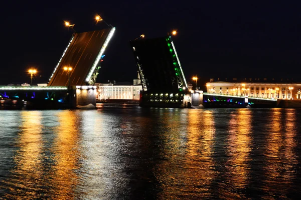 Palace Bridge w nocy — Zdjęcie stockowe