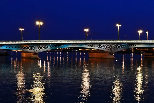 Blagoveshchensky Puente por la noche —  Fotos de Stock