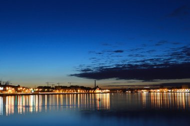 neva Nehri, gece manzarası