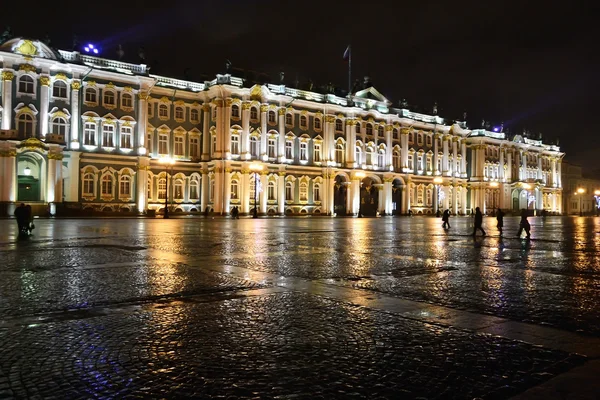 El Museo Estatal del Hermitage por la noche — Foto de Stock