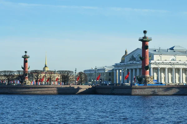 St. petersburg, vasilievsky island w słoneczny dzień — Zdjęcie stockowe