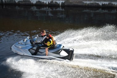 yüksek hızlı jetski