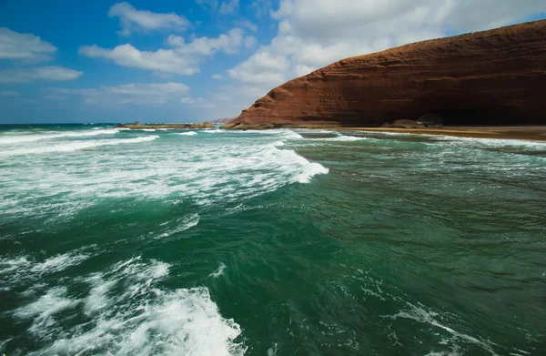 Hermosos acantilados en la costa del océano Atlántico — Foto de Stock