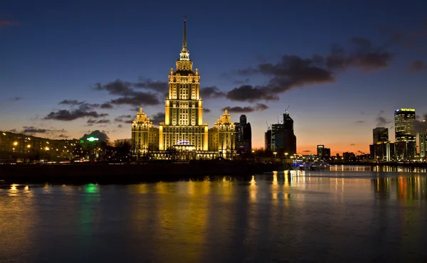 Moskva, "Ukraina" ("radisson royal hotel") — Stockfoto