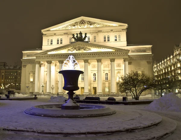 Москва, Большой театр и электрический фонтан — стоковое фото