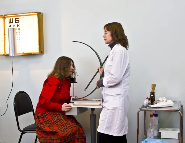 Médico-oftalmólogo y paciente — Foto de Stock