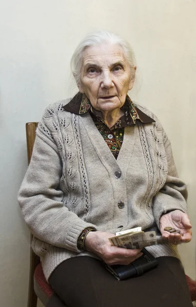 Old woman with money in hands — Stock Photo, Image