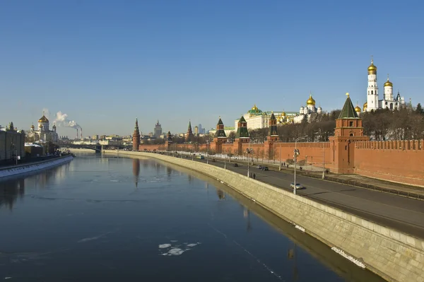 Москва, Кремль и собор Иисуса Христа Спасителя — стоковое фото