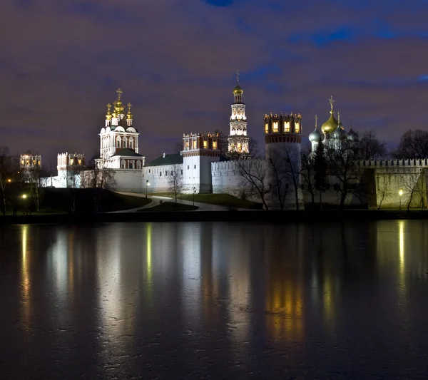 Moscú, Rusia - 06 de diciembre 2011: Monasterio Novodevichiy —  Fotos de Stock