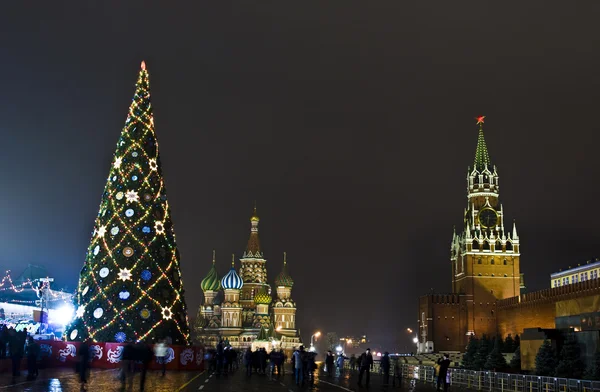 Moscow, Federacja Rosyjska - 14 grudnia 2011: Choinka na placu czerwonym — Zdjęcie stockowe