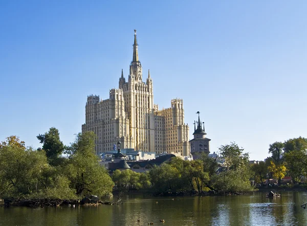 Moskwa, wieżowiec — Zdjęcie stockowe