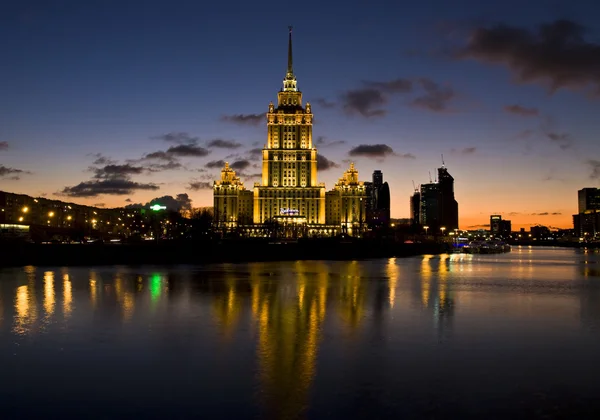 Moskwa, hotel "Ukraina" ("radisson royal") — Zdjęcie stockowe