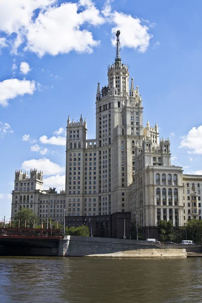 Moskva, höghus byggnad — Stockfoto