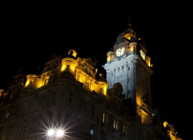 Edinburgh şehir gece zaman.