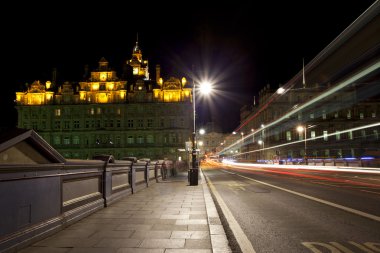 Edinburgh şehir gece zaman.