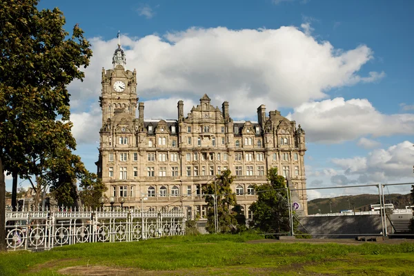 Ciudad de Edimburgo - balmoral hotel. — Foto de Stock