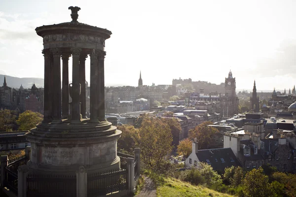 Calton hill. stad in Edinburgh, Schotland — Stockfoto