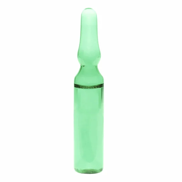 Ampola médica verde isolada sobre fundo branco — Fotografia de Stock