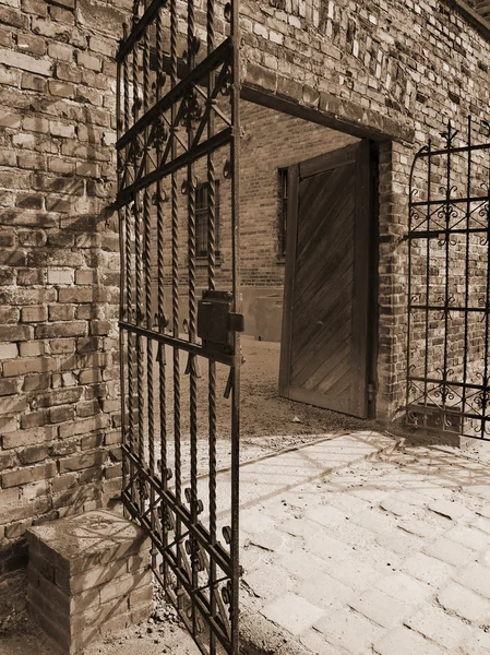 Освенцим, место казни. Концлагерь Аушвиц-Биркенау . — стоковое фото
