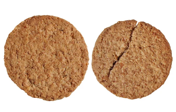 Biscoito redondo quebrado isolado no fundo branco — Fotografia de Stock