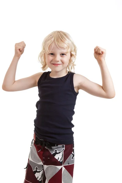 Schattige jongen buigen spieren — Stockfoto