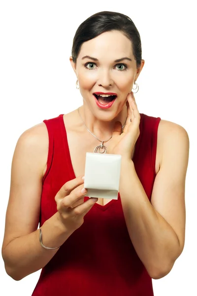 Surprised beautiful woman holding jewellery gift box — Stock Photo, Image