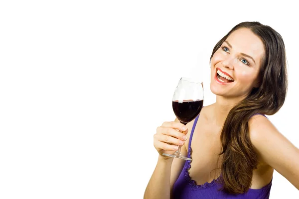 Hermosa joven riendo y sosteniendo una copa de vino tinto —  Fotos de Stock