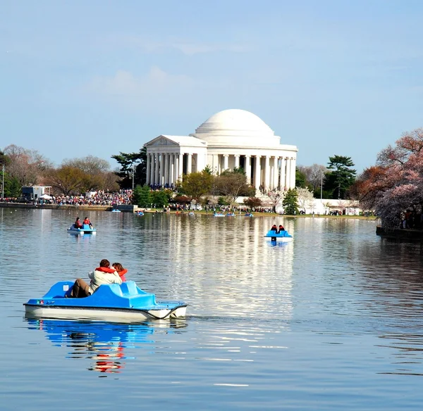 Jefferson Memorial en Washington DC en el Cherry Blossom Festival, EE.UU. — Foto de Stock