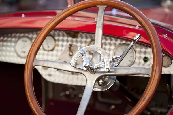 Wood steering wheel — Stock Photo, Image