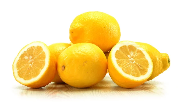 Citrony izolované na bílém — Stock fotografie
