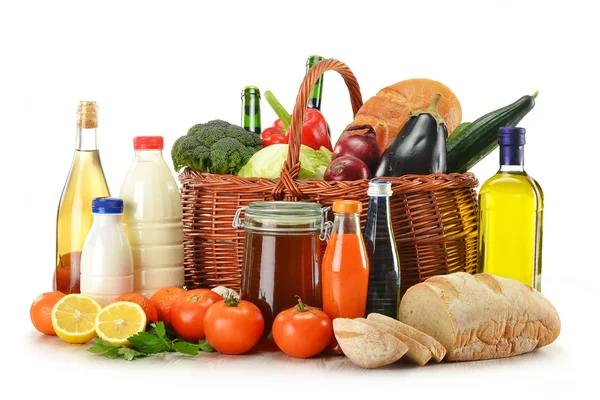 Rå mat bland annat grönsaker, frukt, bröd och vin — Stockfoto