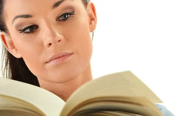 若い女性が本を読んでいる。女子学生学習 — ストック写真