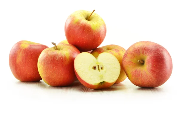 Manzanas aisladas en blanco —  Fotos de Stock