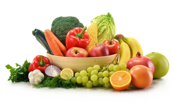 Összetétel fehér alapon izolált zöldségekkel és gyümölcsökkel — Stock Fotó