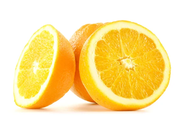 Свежий оранжевый изолированный на белый — стоковое фото