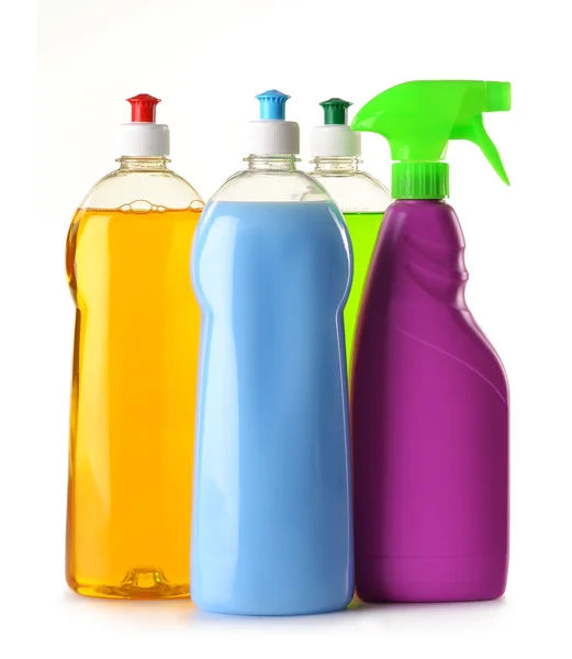Bottiglie detergenti isolate su bianco — Foto Stock