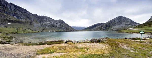 Фантастическое озеро Энол — стоковое фото