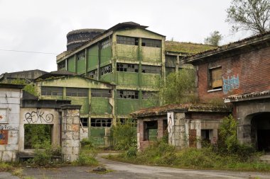 terk edilmiş fabrika binası