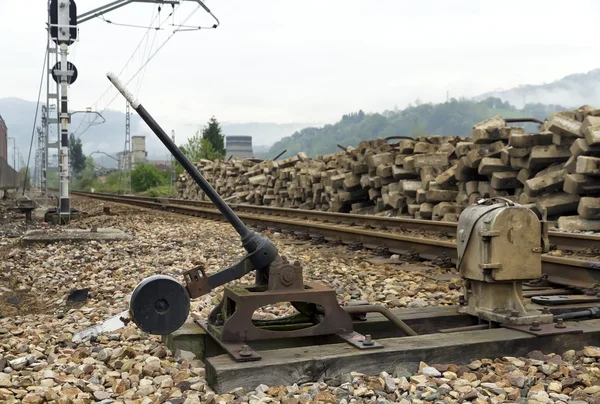 Eski yıpranmış paslı eski demiryolu noktaları anahtar — Stok fotoğraf