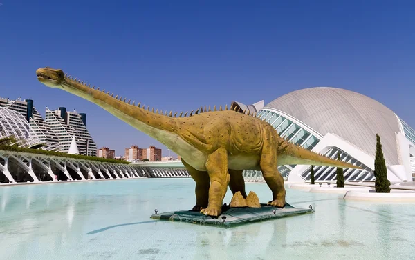 Mechanischer dinosaurier die stadt der künste und wissenschaften valencia, spanien — Stockfoto