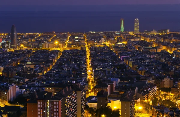 Nacht panorama van de stad barcelona Spanje — Stockfoto