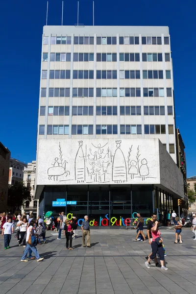 Фриз Пабло Пикассо в Барселоне — стоковое фото